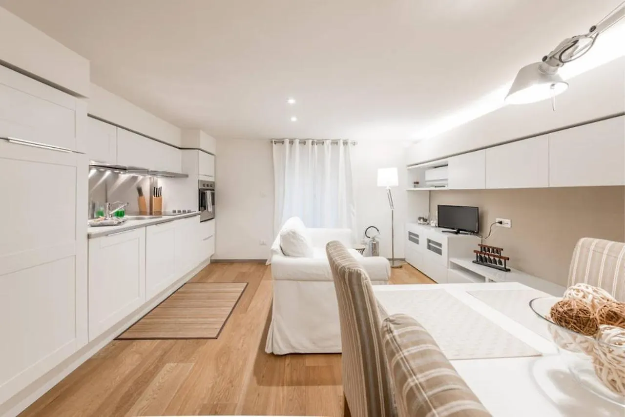 バーリ Artist Loft House Bed & Breakfast