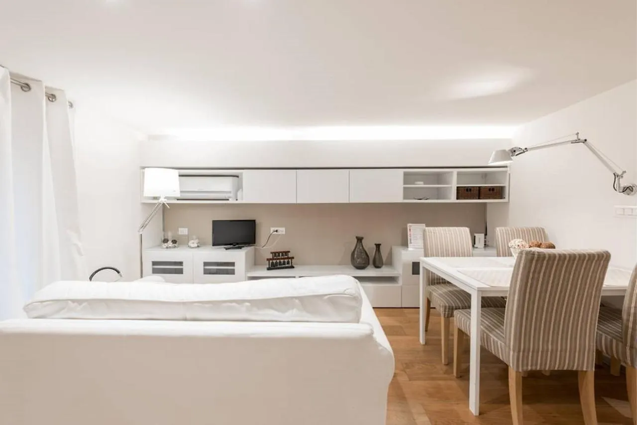 バーリ Artist Loft House Bed & Breakfast